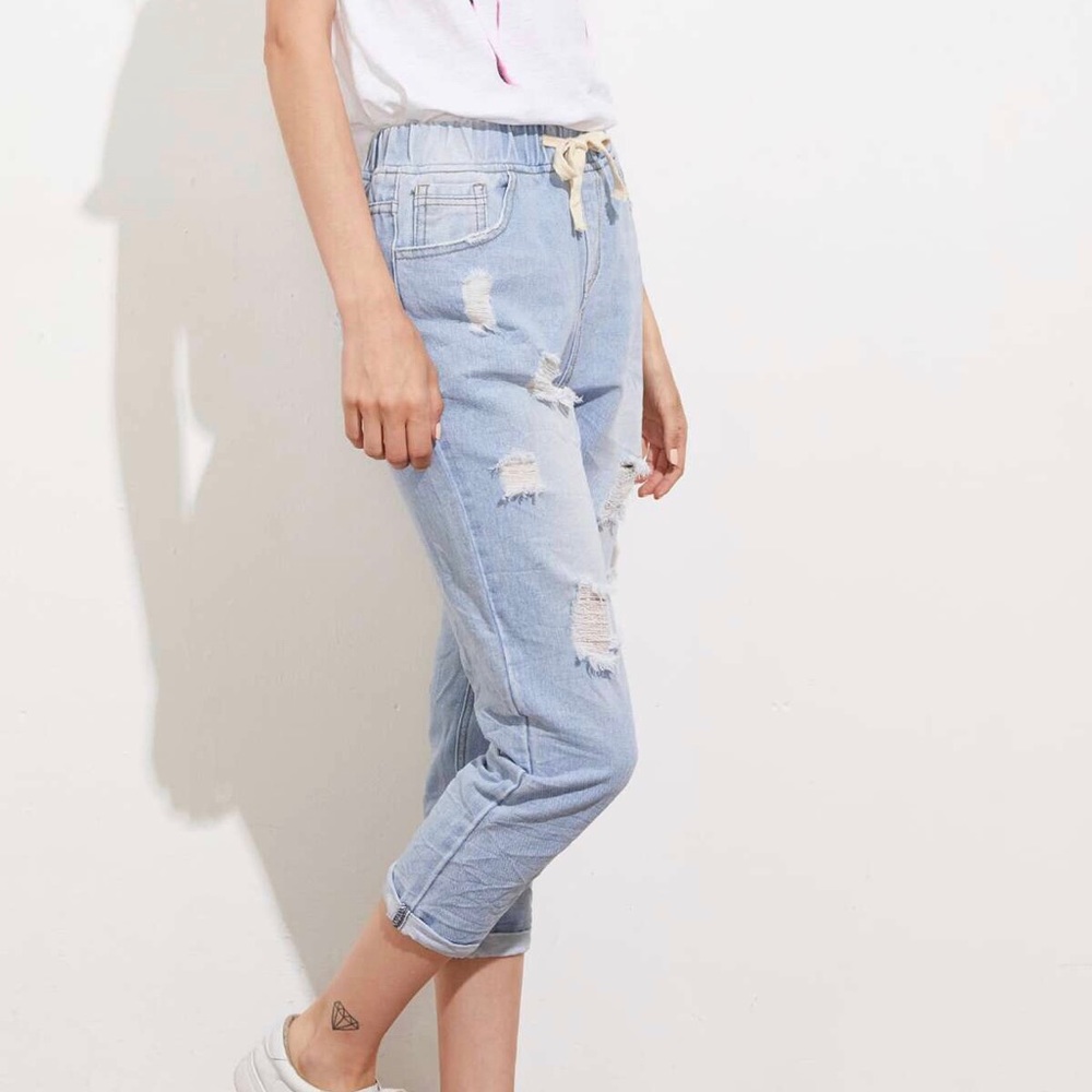 Bleach Wash Crop Distressed Boyfriend Jeans